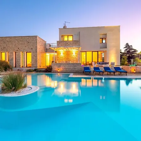 Flavia ポリニャーノ・ア・マーレ